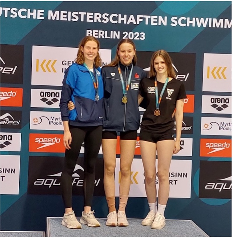 Tag4 - Die Siegerehrung der 50m Freistil: Magdalena Benzmüller mit einem sehr guten dritten Platz. Foto: SSV Trier