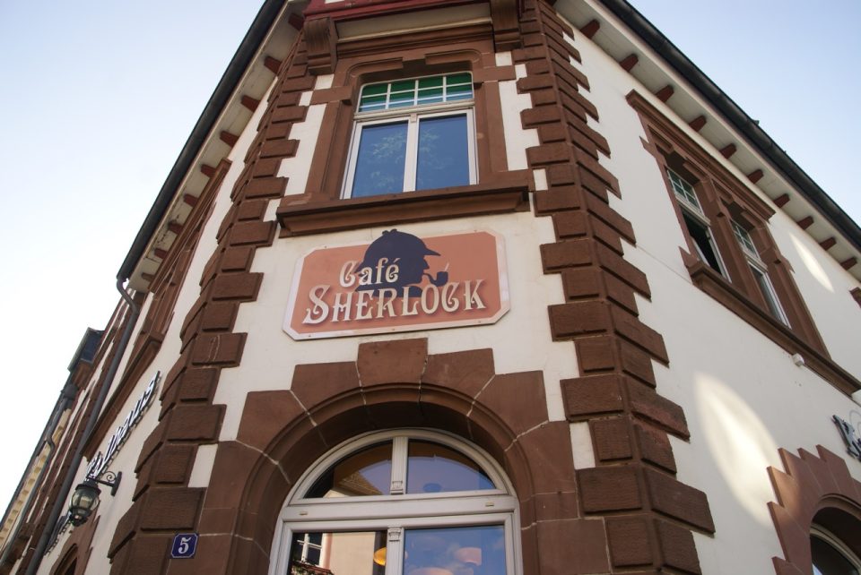 Im Erdgeschoss des Krimi-Hauses: das Café Sherlock. Foto: 5vier.de/Anna-Lena Hees