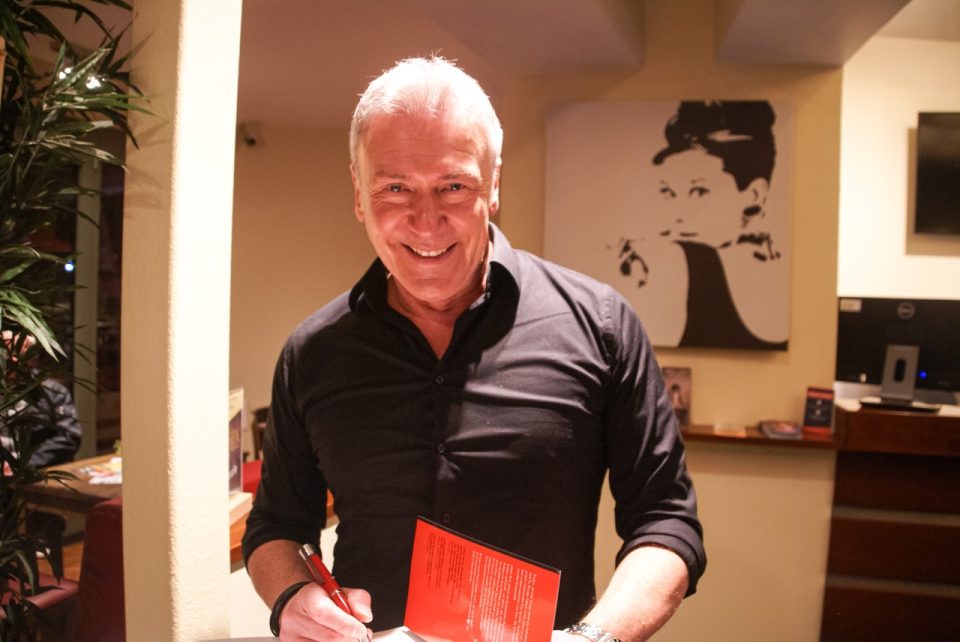 Der Trierer Bestsellerautor Arno Strobel war mit seinem aktuellen Werk im ostfriesischen Leer u Gast. Foto: 5vier.de/Anna-Lena Hees