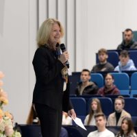 Universitätspräsidentin Prof. Dr. Eva Martha Eckkrammer begrüßte knapp 1300 neue Studierende zum Wintersemester an der Universität Trier.