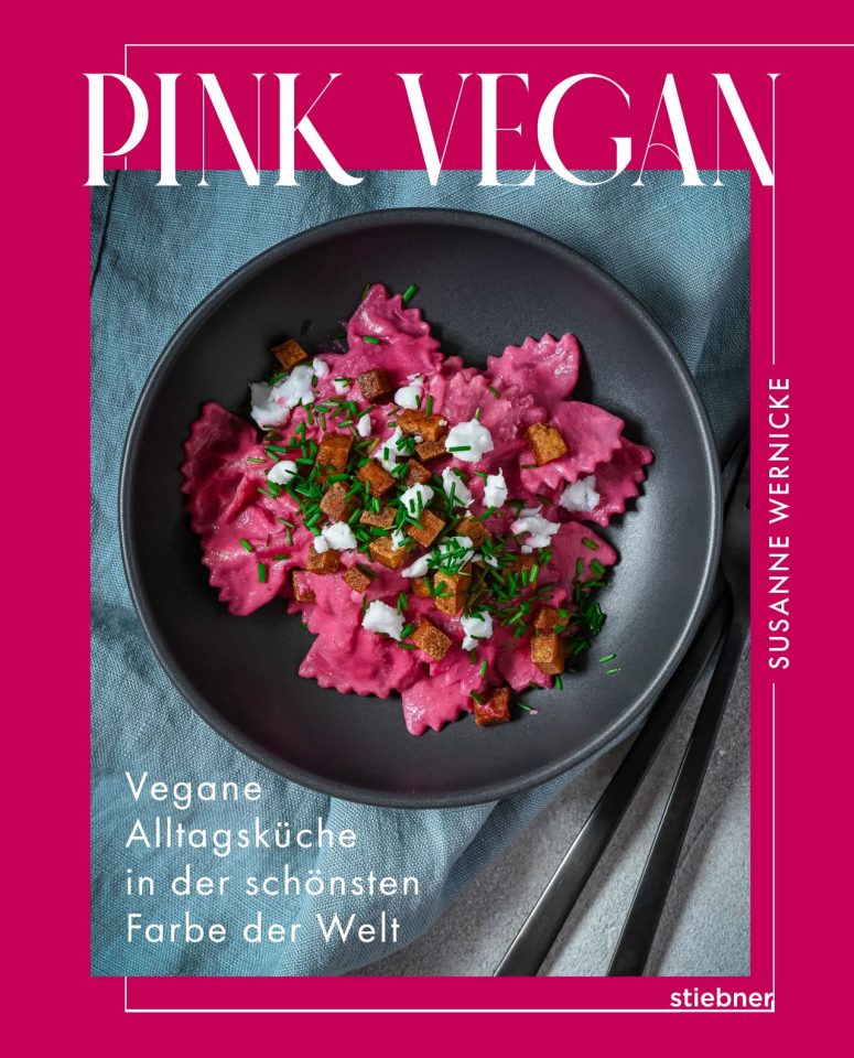 Das Kochbuch "Pink vegan" von Rezeptentwicklerund und Foodstylistin Susanne Wernicke. Foto: Elias Wernicke
