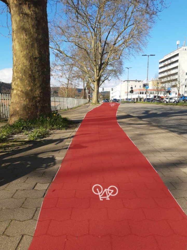 Der neue Fahrrad-Schutzstreifen am Trierer St. Barbara-Ufer. Foto: ADFC Trier