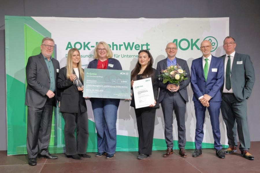 Die Preisverleihung des AOK-MehrWert-Preises an die creatio GmbH. Foto: Rainer Dietrich
