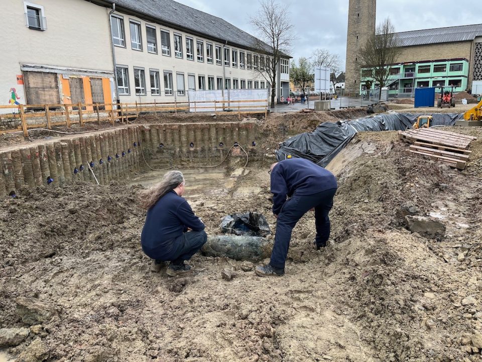Am Donnerstagvormittag wurde bei Bauarbeiten im Borenweg in Bitburg (GS Süd) eine Bombe aus dem Zweiten Weltkrieg gefunden. Foto: Stadtverwaltung Bitburg
