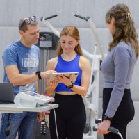 In sechs Semestern bekommen die Studierenden des neuen Bachelorstudiengangs Gesundheitswissenschaften unter anderem Einblick in die Analyse von Fitnessdaten. Foto: Universität Trier