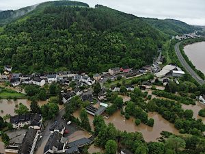 Die Feuerwehr verschaffte sich mit Hilfe einer Drohne ein Lagebild von den Überschwemmungen in Ruwer. Foto: Feuerwehr Ruwer - Drohnenbild