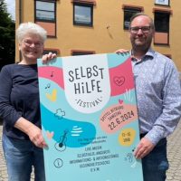 SEKIS-Mitarbeiterin Elke Thees und SEKIS-Vorstand Andreas Schleimer freuen sich auf das Selbsthilfe-Festival in Bitburg. Foto: SEKIS Trier.